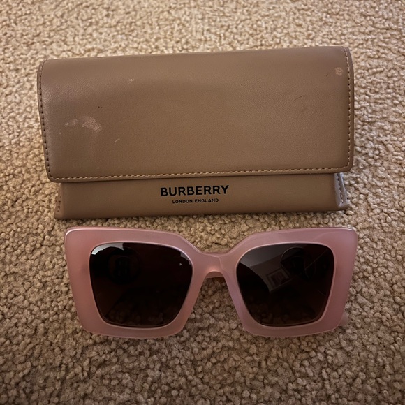 Burberry sunglasses - Picture 1 of 10